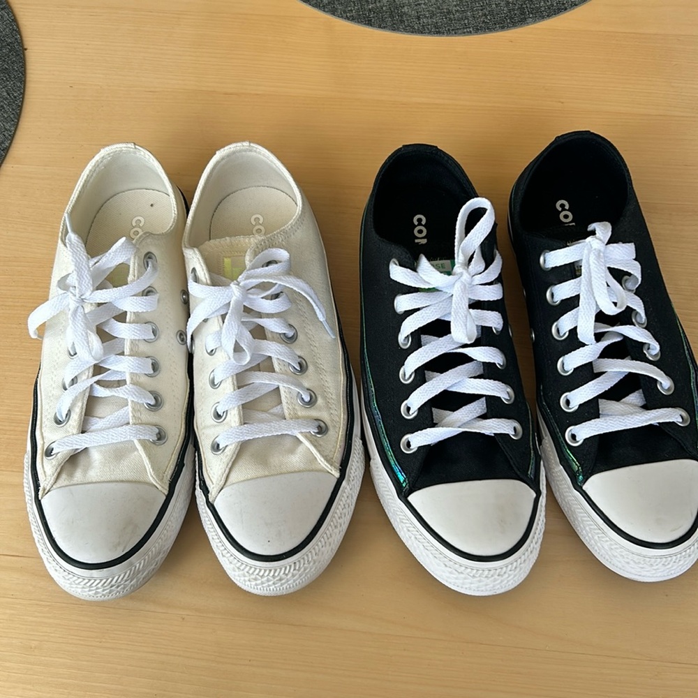 Black and white Converse shoes size 8 (set of 2)